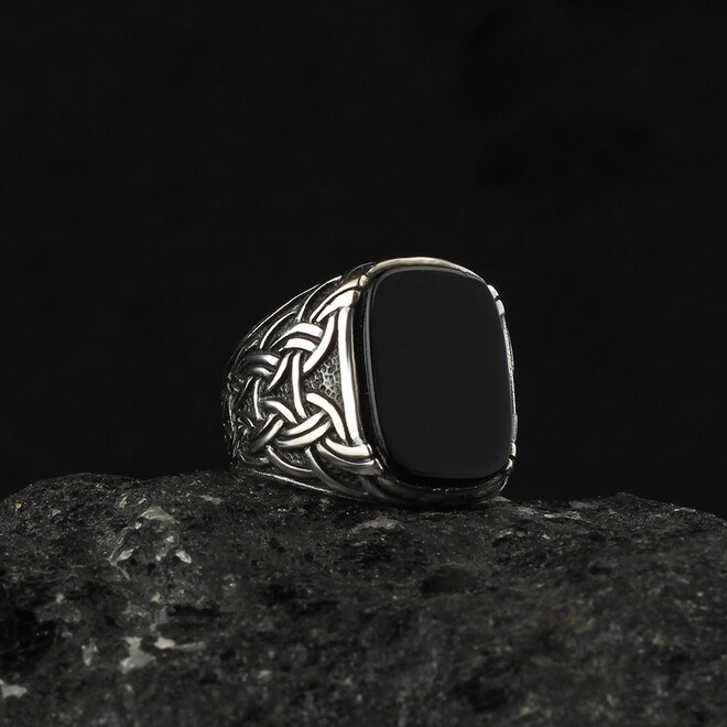 خاتم فضة رجالي مع حجر الأونيكس بتصميم مربع الشكل - 1