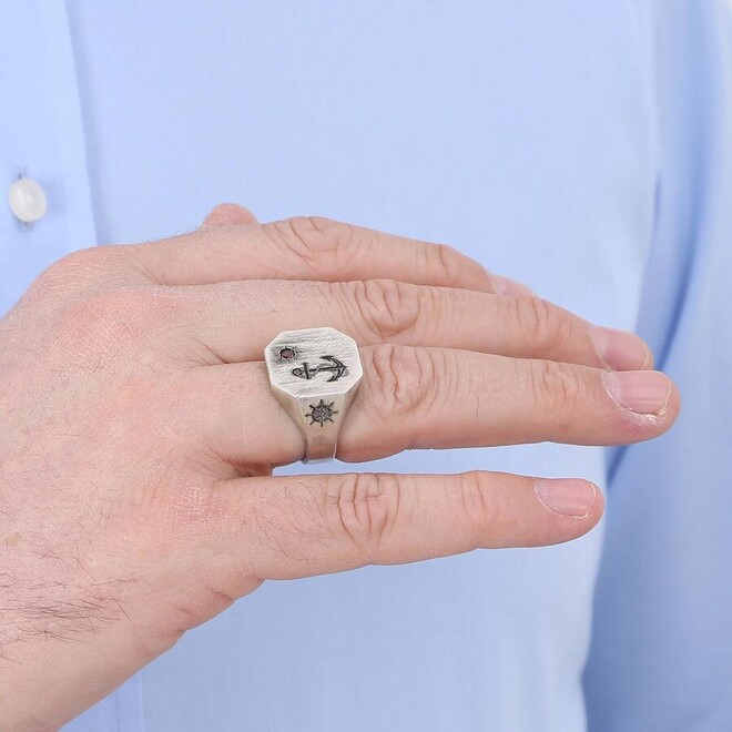 خاتم مرساة من الفضة الإسترليني مع حجر الزركون الأحمر للرجال - 4