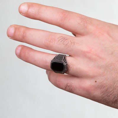 خاتم فضة رجالي مع حجر الأونيكس الأسود بشكل مستطيل - 3
