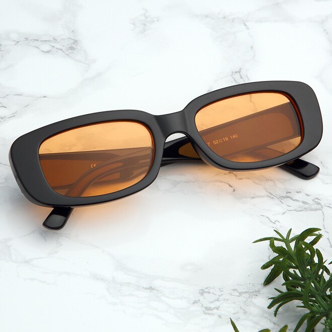 نظارات شمسية نسائية بتصميم أنيق - 1