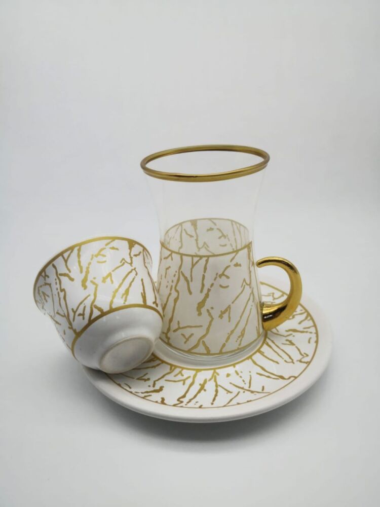 اكواب شاي قاعدة بيضاء مزخرفة باللون الذهبي 18 قطعة - 1