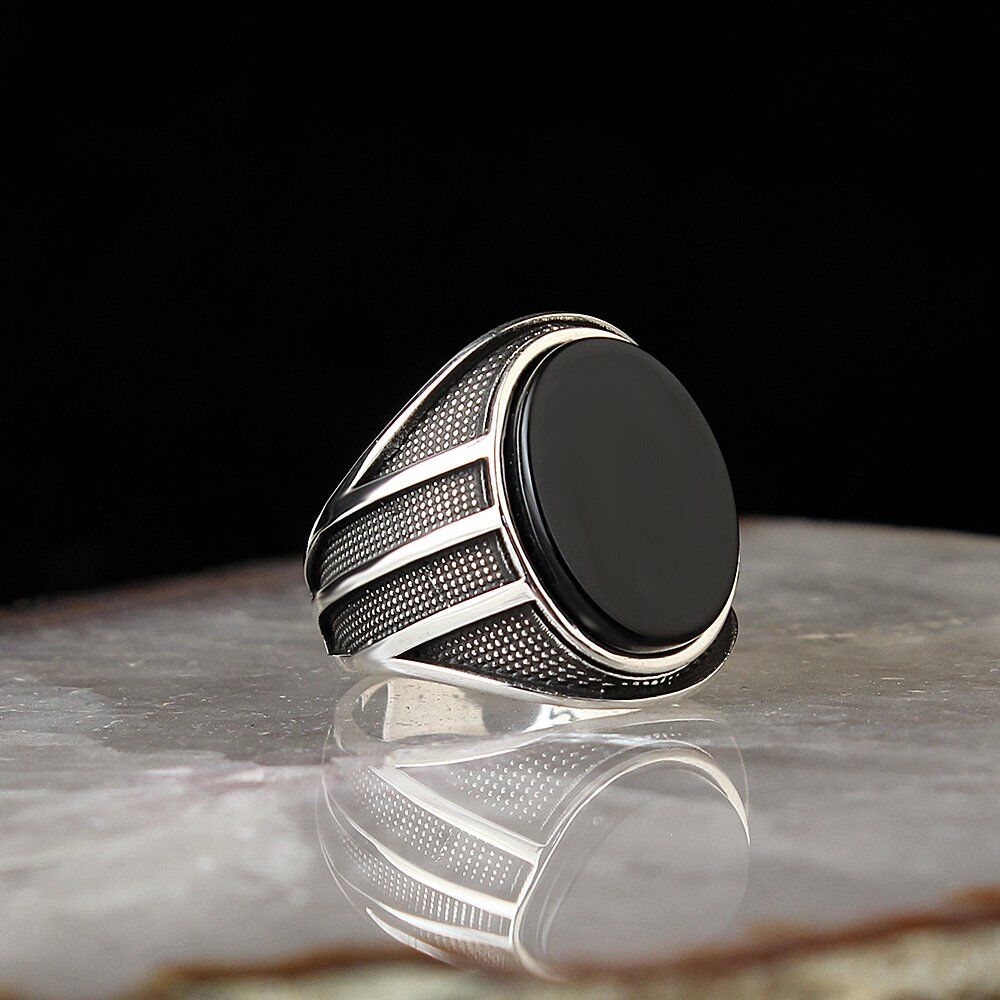Gorgeous men's silver ring with onyx gemstone - 1