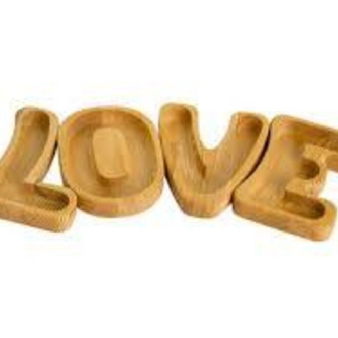 صحون خشبية بتصميم كلمة LOVE - 5
