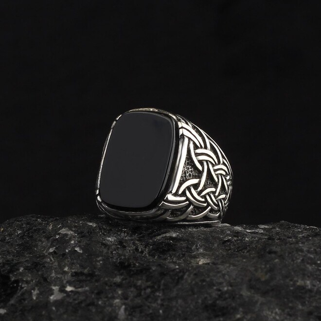 Men's silver ring with onyx stone in a square shape design - 3